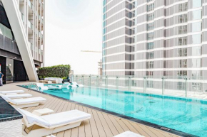 Waves Holiday Homes - Chic Studio With Balcony Overlooking City Views
